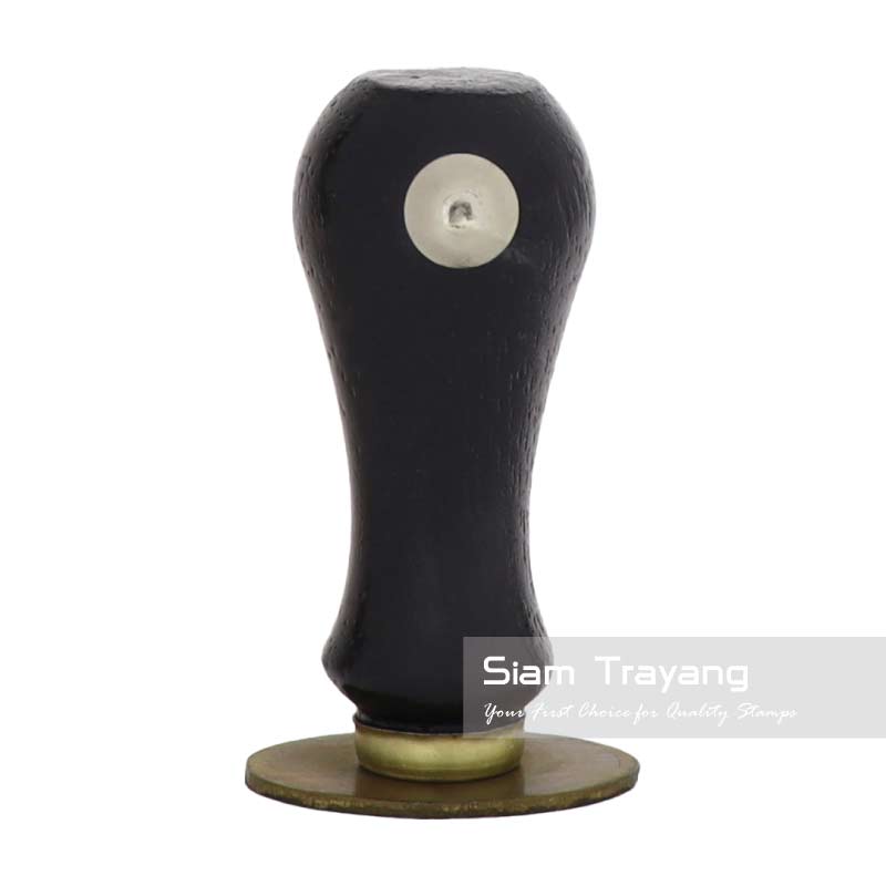 ตรายางด้ามไม้หัวทองเหลือง ขนาด OV2432