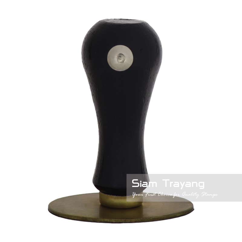 ตรายางด้ามไม้หัวทองเหลือง ขนาด OV3852